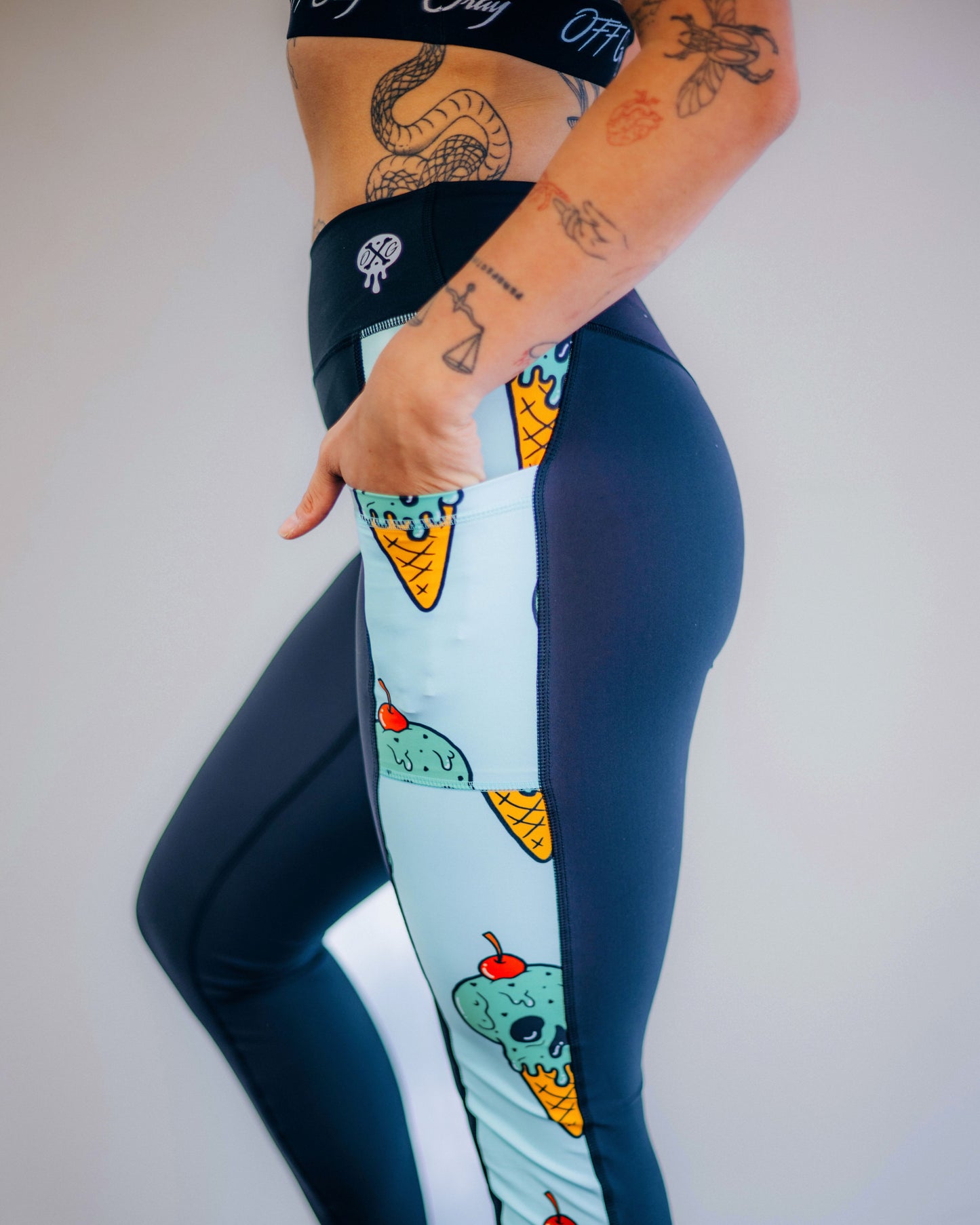 Mint Skull Scoop Leggings